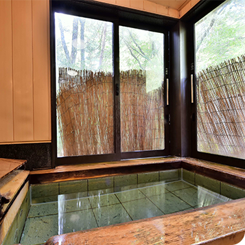 自然の景色を楽しめる大浴場